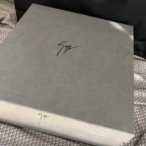 By sizes - Picture 3 of 3